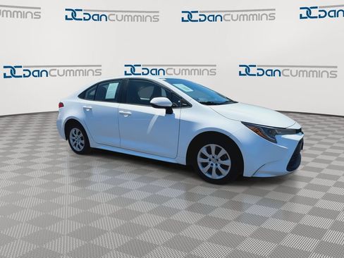 Used 2024 Toyota Corolla LE FWD image 2