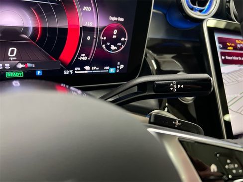 Used 2025 Mercedes-Benz GLC 350e GLC 350e image 17