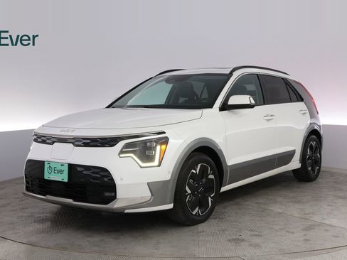 Used 2023 Kia Niro Wave FWD image 2