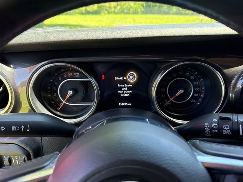 Used 2020 Jeep Wrangler Unlimited Sahara AWD/4WD image 16