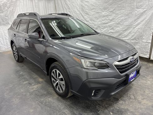 Used 2022 Subaru Outback Premium AWD/4WD image 2
