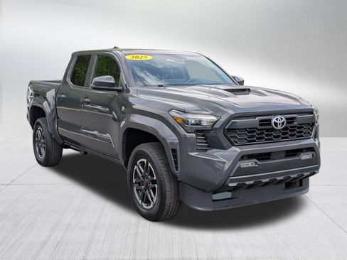 Used 2025 Toyota Tacoma TRD Sport w/ TRD Sport Upgrade Package AWD/4WD image 8
