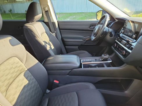 Used 2024 Nissan Pathfinder SV FWD image 37