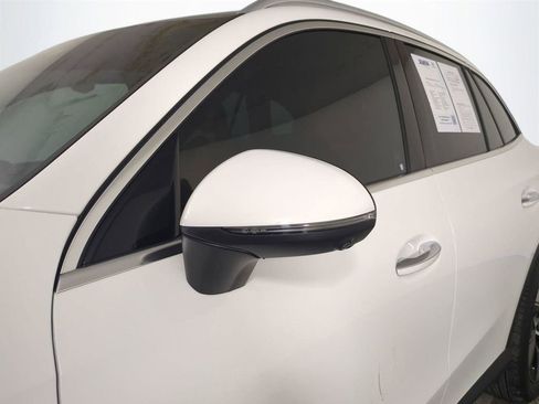 Used 2024 Mercedes-Benz GLC 300 4MATIC image 12