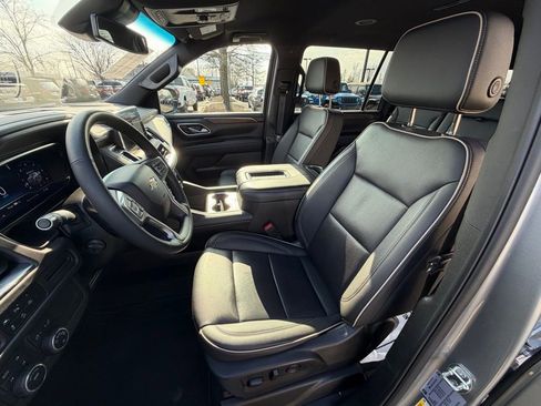 Used 2024 Chevrolet Suburban Premier image 22