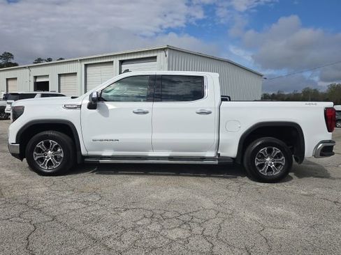 Used 2024 GMC Sierra 1500 SLE w/ Preferred Package image 2