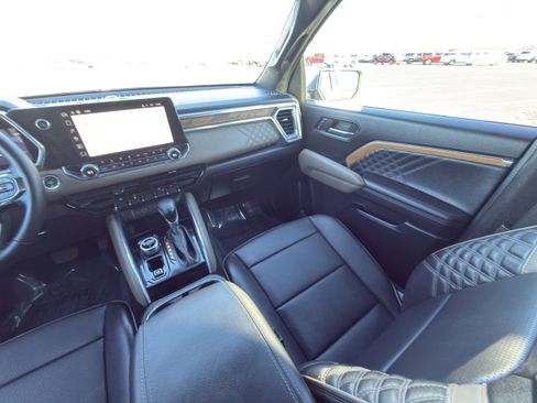 Used 2023 GMC Canyon Denali image 35