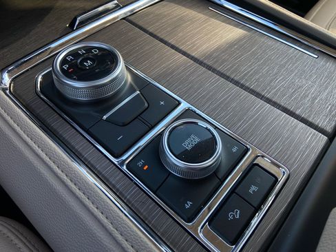 Used 2024 Ford Expedition Max Limited image 22