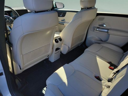 Certified 2025 Mercedes-Benz GLB 250 image 8