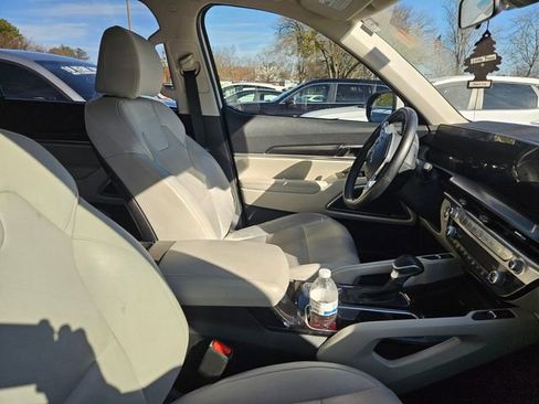 Used 2023 Kia Telluride S image 9