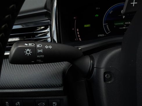 Used 2025 Toyota Camry SE FWD image 35