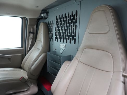 Used 2021 Chevrolet Express 3500 w/ Driver Convenience Package RWD image 9