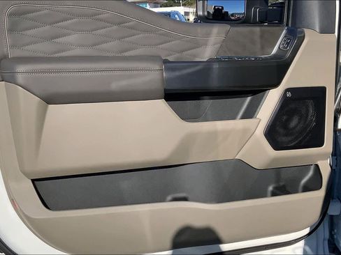 Certified 2025 Ford F350 Platinum w/ Platinum Plus Package image 21