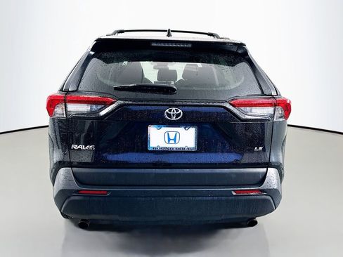 Used 2021 Toyota RAV4 LE FWD image 6