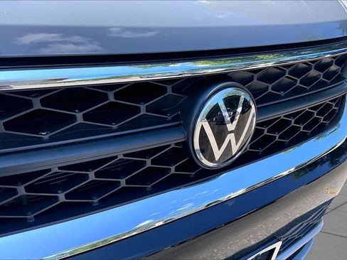Used 2023 Volkswagen Taos SE AWD/4WD image 28