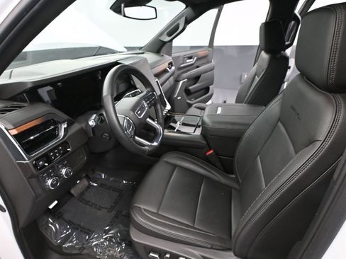 Used 2025 GMC Yukon XL Denali AWD/4WD image 26