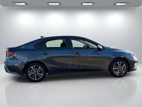Used 2024 Kia Forte LXS w/ LXS Technology Package image 7