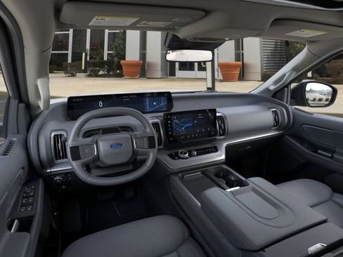 New 2025 Ford Expedition Active image 9