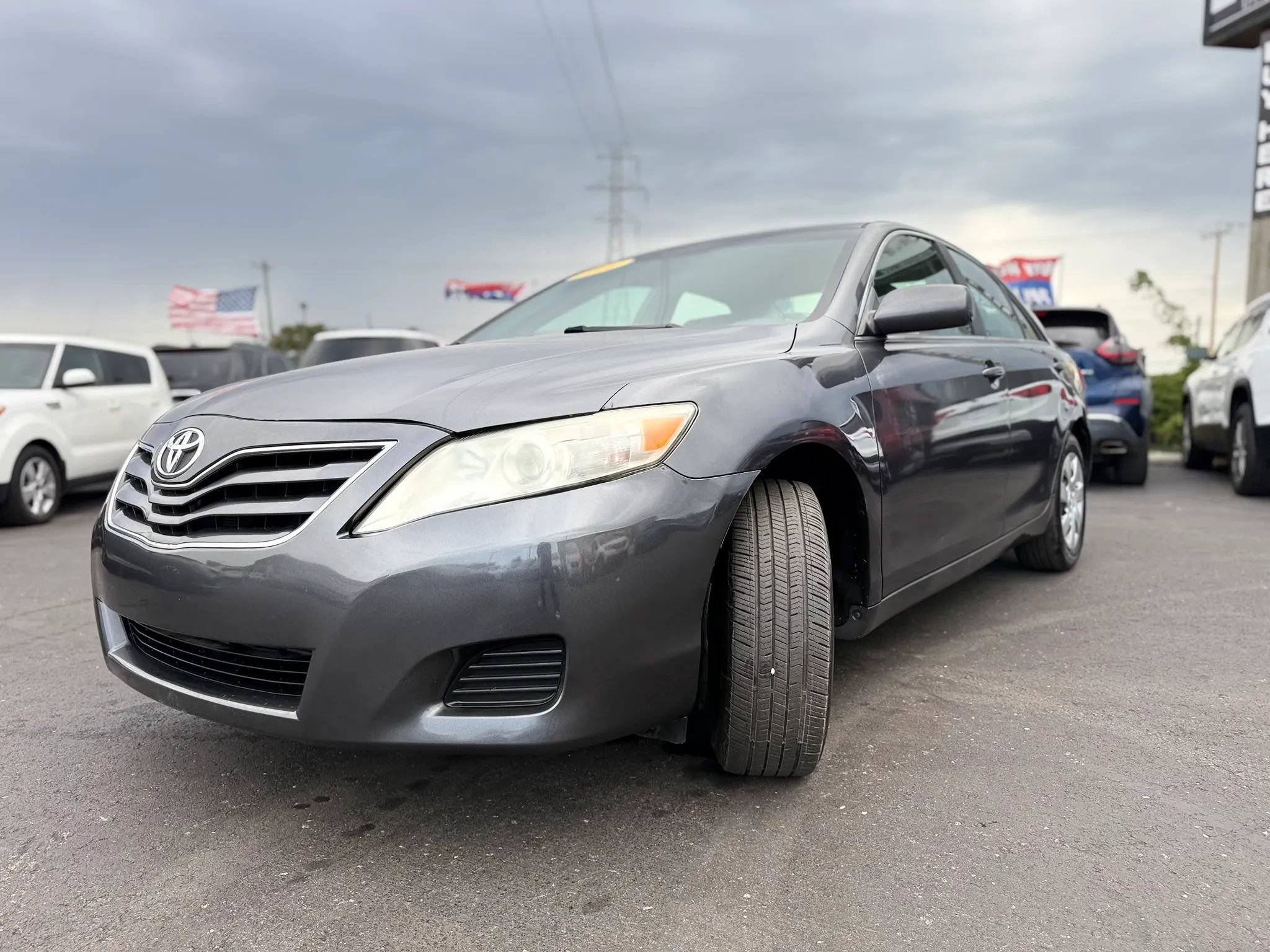 Used 2010 Toyota Camry LE FWD image 7