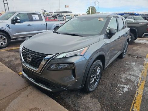 Used 2023 Nissan Rogue S image 8