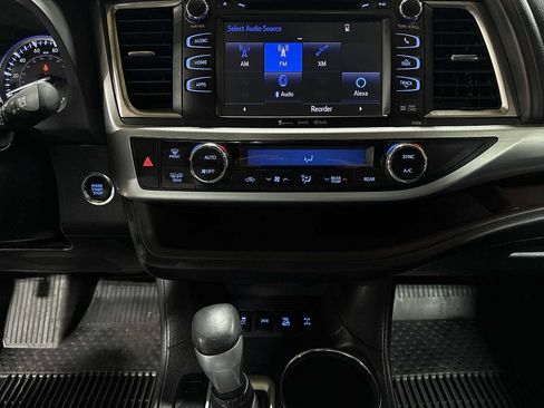 Certified 2019 Toyota Highlander XLE AWD/4WD image 23