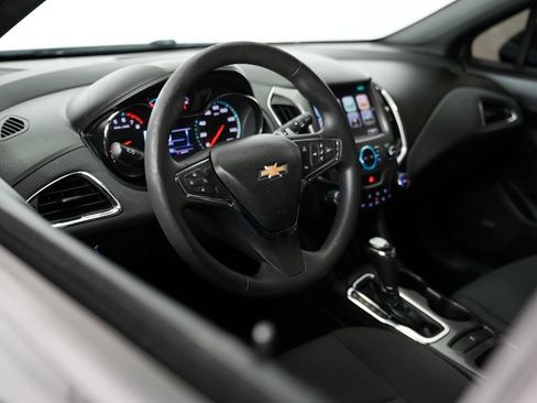 Used 2018 Chevrolet Cruze LT w/ Sun And Sound Package FWD image 6
