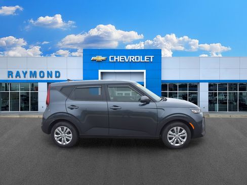 Used 2020 Kia Soul LX FWD image 2