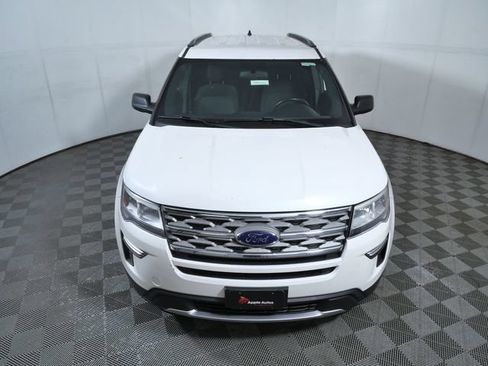 Used 2018 Ford Explorer XLT AWD/4WD image 3