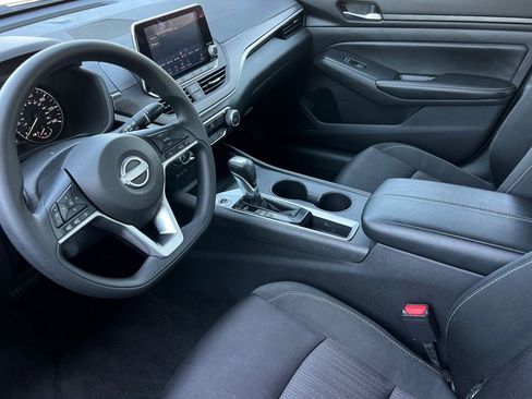 Used 2025 Nissan Altima 2.5 SV image 12