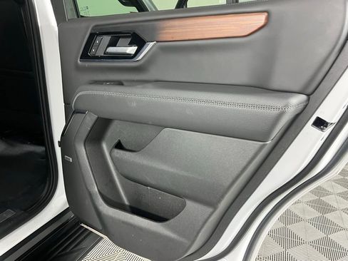 Used 2025 GMC Yukon Denali image 32