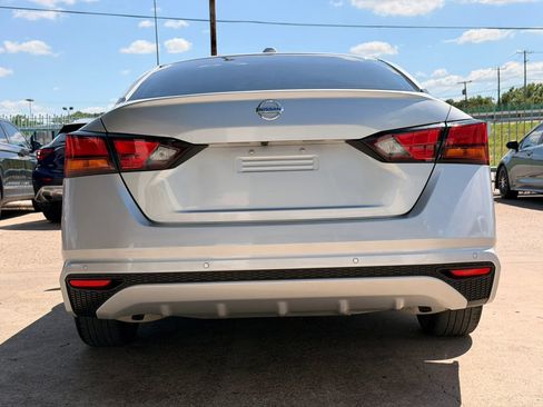 Used 2022 Nissan Altima 2.5 SV FWD image 4
