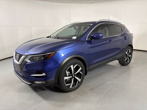 Used 2022 Nissan Rogue Sport SL w/ Premium Package FWD image 4