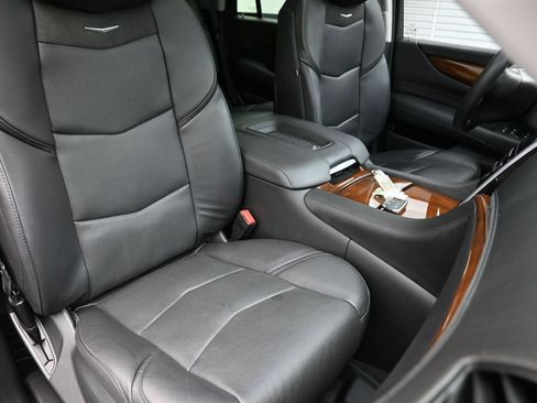 Used 2020 Cadillac Escalade Premium Luxury AWD/4WD image 38