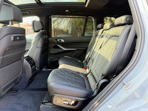 Used 2023 BMW X7 xDrive40i w/ M Sport Package AWD/4WD image 16