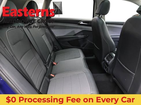 Used 2022 Volkswagen Taos SE w/ Panoramic Sunroof Package AWD/4WD image 23