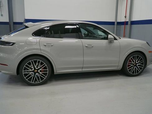 Used 2026 Porsche Cayenne GTS AWD/4WD image 11