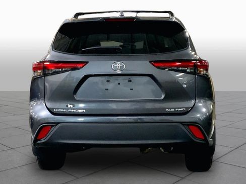 Used 2023 Toyota Highlander XLE AWD/4WD image 5