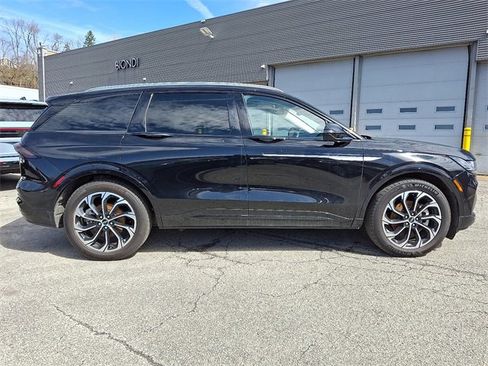 Certified 2025 Lincoln Nautilus Reserve image 7