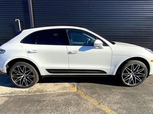 Certified 2026 Porsche Macan AWD/4WD image 11