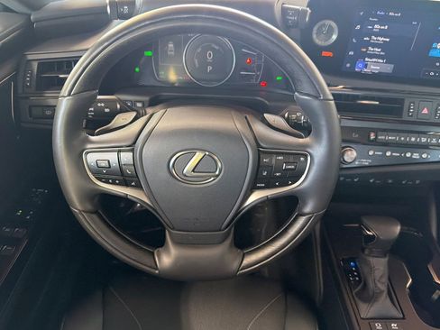 Used 2024 Lexus ES 300h w/ Luxury Package FWD image 14