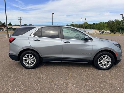 Used 2024 Chevrolet Equinox LT AWD/4WD image 2