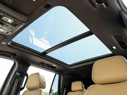 Used 2021 Chevrolet Tahoe Premier w/ Premium Package image 5