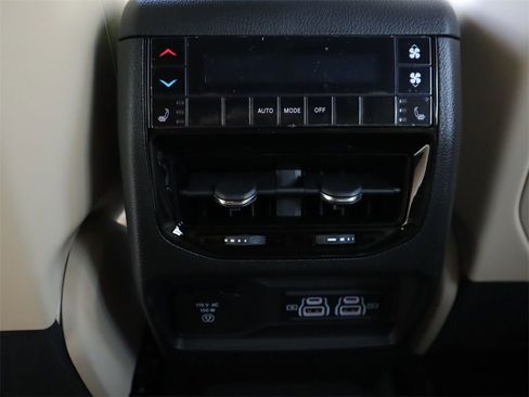 New 2023 Jeep Grand Cherokee L Limited w/ Luxury Tech Group II image 23