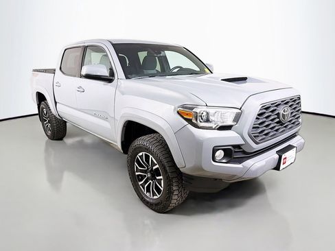 Used 2021 Toyota Tacoma TRD Sport w/ Technology Package AWD/4WD image 4