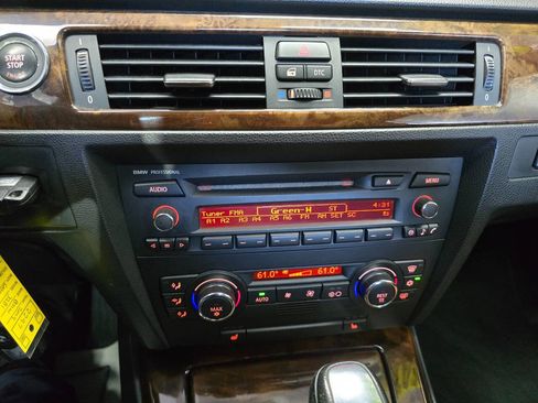 Used 2009 BMW 328i Convertible image 17