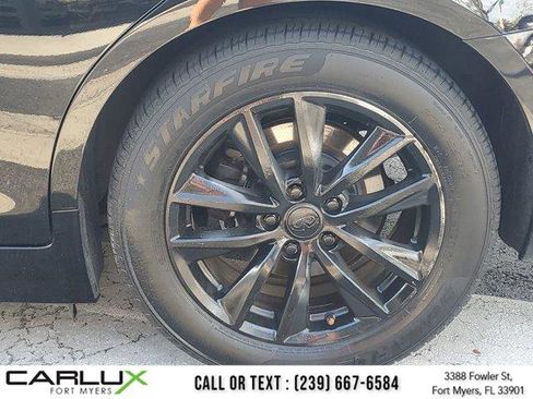 Used 2017 INFINITI Q50 2.0t image 9