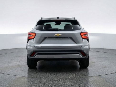 Used 2025 Chevrolet Trax LT w/ LT Convenience Package image 7