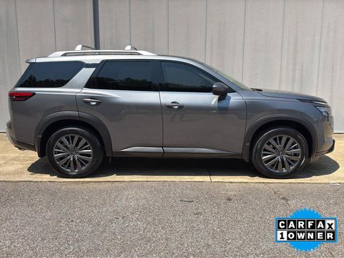 Used 2025 Nissan Pathfinder SL w/ SL Premium Package FWD image 2