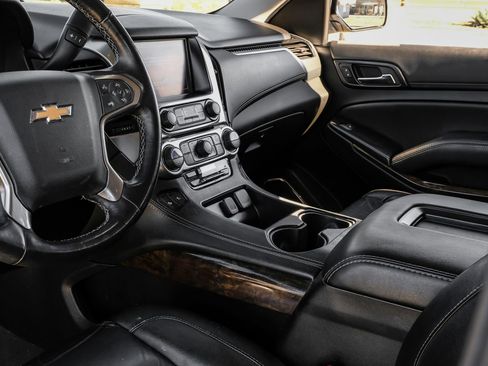 Used 2020 Chevrolet Suburban LT image 30