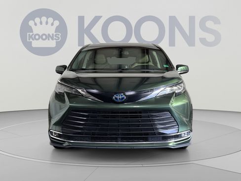 Used 2021 Toyota Sienna XLE FWD image 11